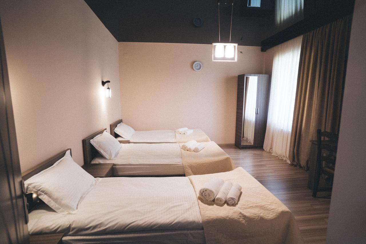 Lazika Hotel Зугдиди Екстериор снимка