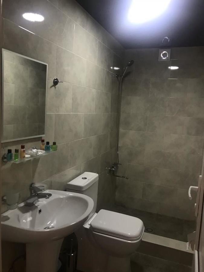 Lazika Hotel Зугдиди Екстериор снимка