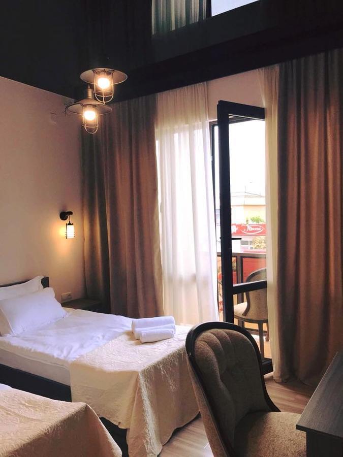 Lazika Hotel Зугдиди Екстериор снимка